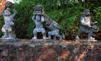 南京九华山公园疑被用红漆写30万,南京一公园墙壁被用红漆写“30万”，这究竟是谁人之举？