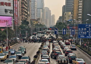 南京新街口撞人,南京驾车撞人一案引发社会关注，被碾压女子的为何会惨遭毒手？