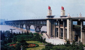 南京长江大桥的长度,南京长江大桥长多少米？