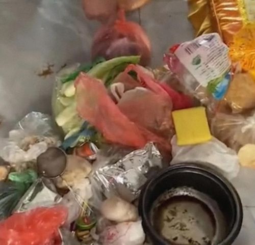 女儿扔掉妈妈囤发霉的20斤食物,学校要求家长上报是否阳了文案