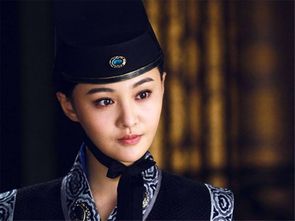 女扮男装纵横校园,现代校园言情小说 女扮男装