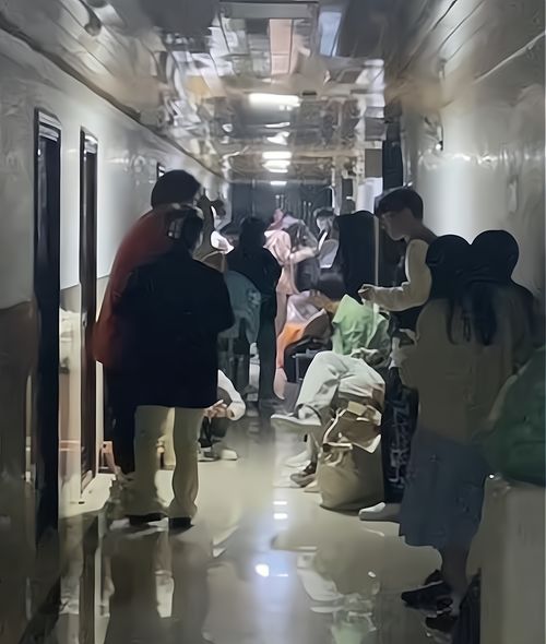 女生宿舍产子装塑料袋 高校回应,山东一女生宿舍产子装塑料袋,涉事高校对此有何回应?