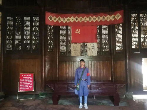 年少万兜鍪,年少万兜鍪坐断东南战未休.的意思